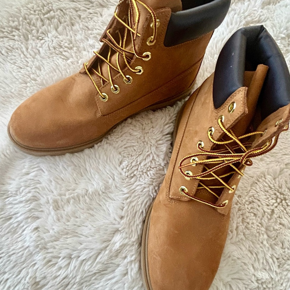Timberland Classic Brown Leather Boots - Picture 2 of 14